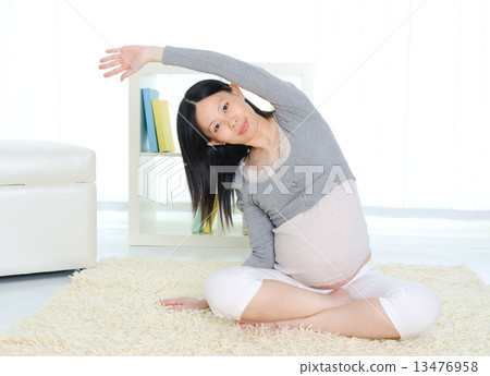 Prenatal yoga 13476958