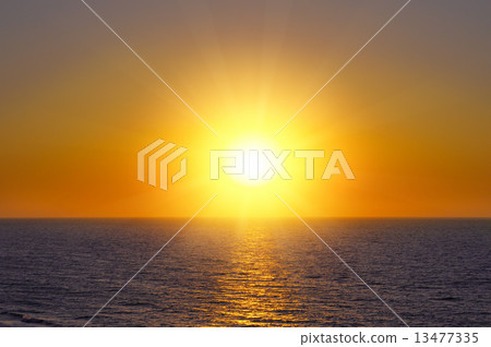 Fantastic sunrise on the ocean 13477335