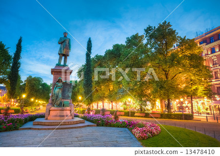 Esplanade Park. Statue Of Johan Ludvig Runeberg in Helsinki, Fin Esplanade Park. Statue Of Johan Ludvig Runeberg in Helsinki, Fin 13478410