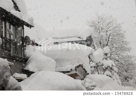 Heavy Snow 7 13478928
