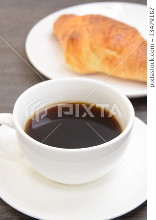 美味的羊角麵包和麵包 13479187