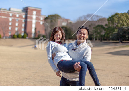 拿著公主的丈夫和妻子照片 13482144