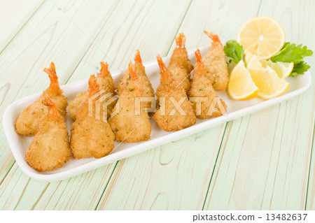 Breaded Butterfly Prawns - Fried prawns filled with garlic sauce Breaded Butterfly Prawns - Fried prawns filled with garlic sauce 13482637