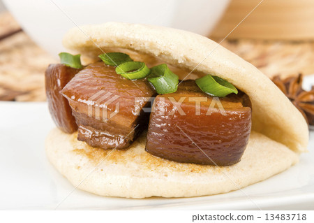 Hong Shao Rou - Chinese braised pork belly in a steamed bun  13483718