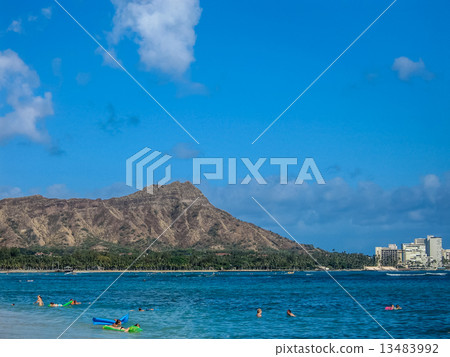 Sea and diamond head Sea and diamond head 13483992