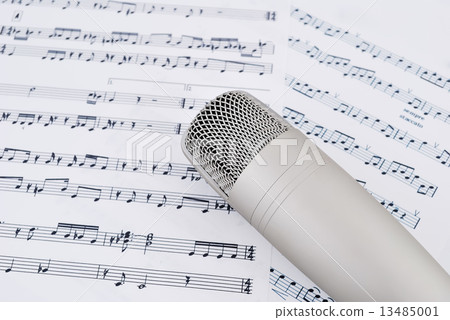 microphone and notes 13485001