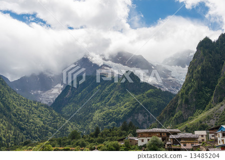 Tokunaga動態村莊,雲南,中國 Tokunaga動態村莊,雲南,中國 13485204