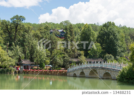 中國·雲南省麗江世界文化遺產·麗江古城黑龍潭 中國·雲南省麗江世界文化遺產·麗江古城黑龍潭 13488231