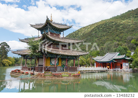 中國·雲南省麗江世界文化遺產·麗江古城黑龍潭 13488232