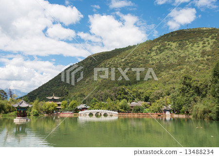 中國·雲南省麗江世界文化遺產·麗江古城黑龍潭 13488234