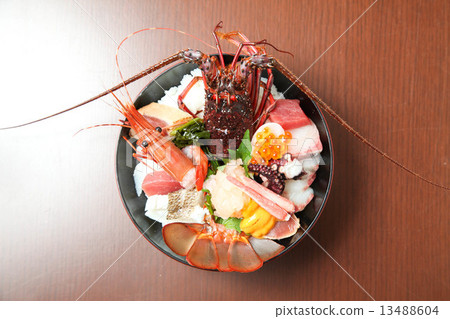 Bowl of rice topped with sashimi  13488604