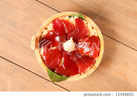 Hand-kneaded sushi 13488693