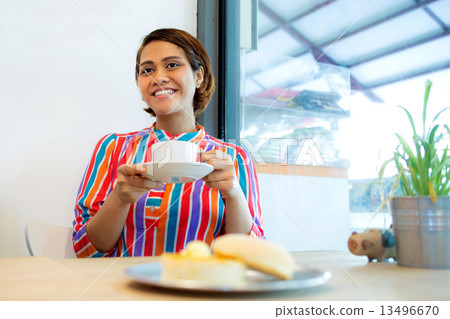 Cafe 13496670
