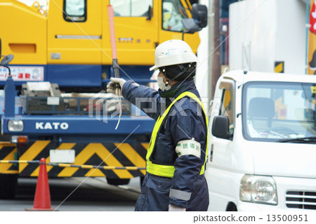 保安人員組織交通 13500951