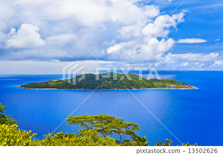 Island in ocean Island in ocean 13502626