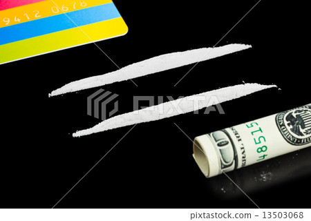 Cocaine, money and plastic card 13503068