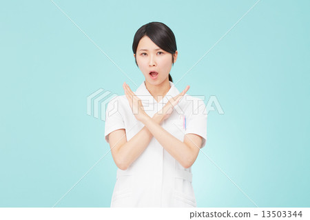Cross marking nurse 13503344