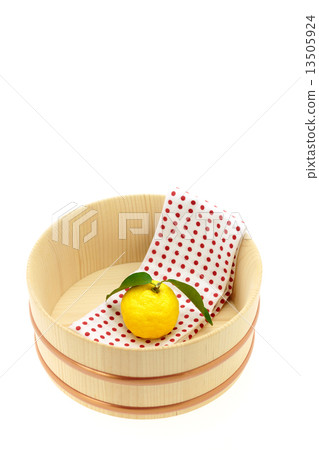 Yuzu and bath tub ~ Yuzu bath Yuzu and bath tub ~ Yuzu bath 13505924