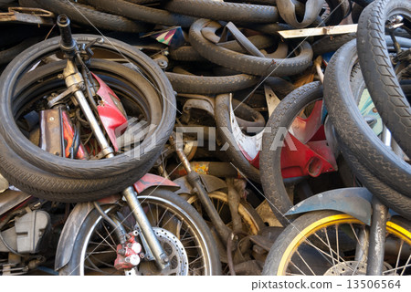 Large number of tires 13506564
