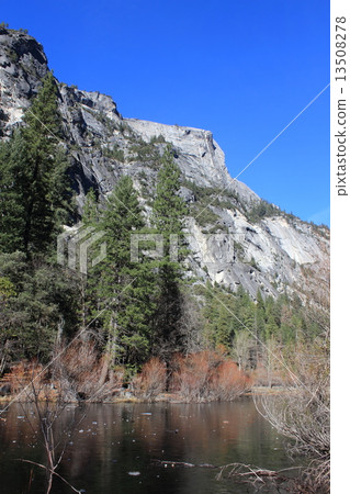 Yosemite National Park in winter Yosemite National Park in winter 13508278