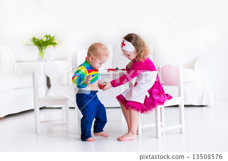 Kids playing doctor 13508576