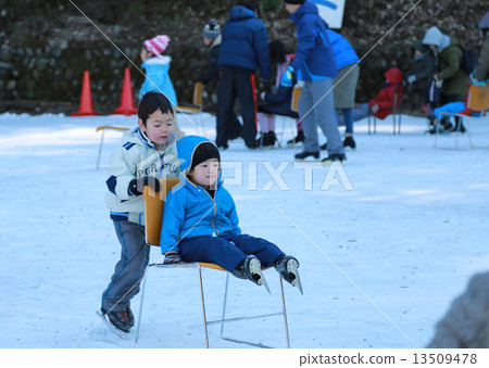 Children playing ice skating 13509478