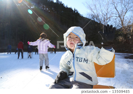 Children playing ice skating 13509485