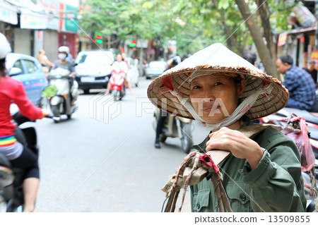 Hanoi's hawker in Vietnam 13509855