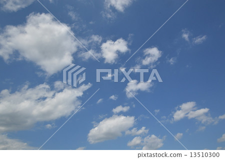 Sky in the suburbs of Tokyo 13510300