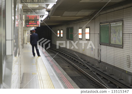 Osaka subway 13515347