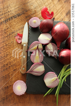 Red onions on the cutting board Red onions on the cutting board 13517061