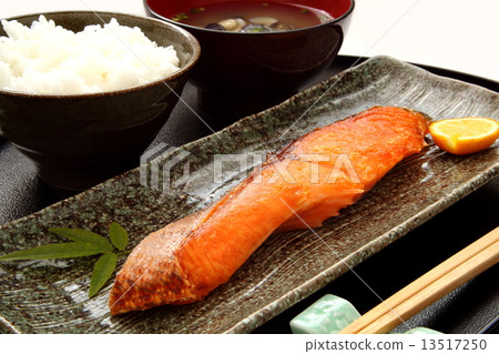 Salmon salted grilled dishes Japanese dishes Salmon salted grilled dishes Japanese dishes 13517250