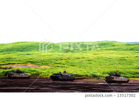 10 type tank & light tiger (89 type armored fighting car) 2014 Fuji general fire exercise 10 type tank & light tiger (89 type armored fighting car) 2014 Fuji general fire exercise 13517302
