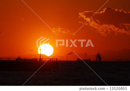 Setting sun 13520803