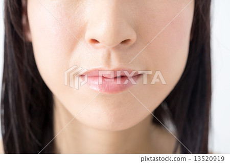 Natural makeup 30's female lips 13520919