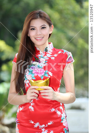 Beautiful red cheongsam Beautiful red cheongsam 13520947