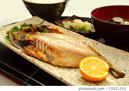 Japanese-style dishes open-side dishes 13521151