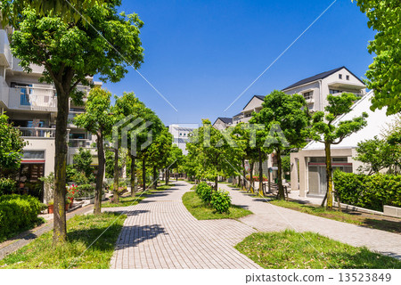 A quiet residential area	 13523849