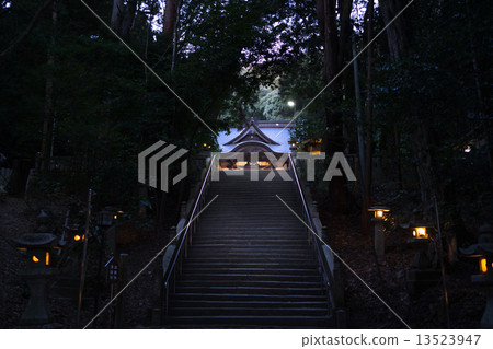 Morning shrine 13523947