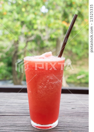 Watermelon Smoothies 13525335