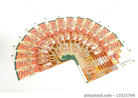 Two hundred shekel bank notes . 13525799