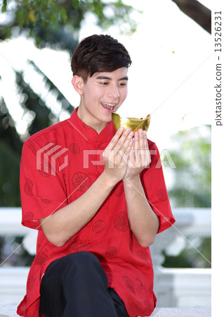 Handsome guy in changpao Handsome guy in changpao 13526231