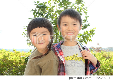 Children brother and sister's smile 13529295