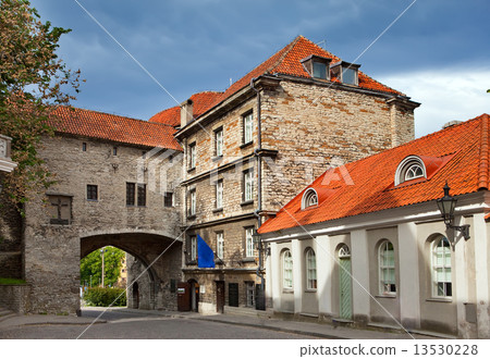 Old city in Tallinn, Estonia. Big Sea gate.. Old city in Tallinn, Estonia. Big Sea gate.. 13530228