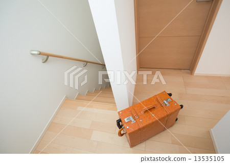 A suitcase placed in the room A suitcase placed in the room 13535105