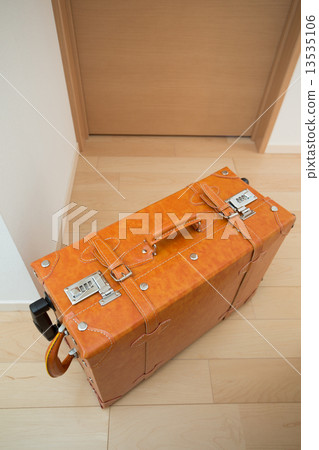 A suitcase placed in the room A suitcase placed in the room 13535106