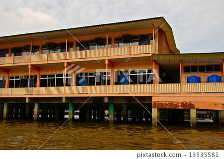 Brunei River / Seaplane Village (Kampong Ayl) (Bandar Seri Begawan / Brunei) 13535581