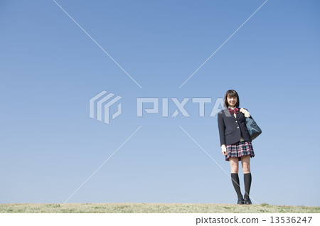 藍天和高中學生 藍天和高中學生 13536247