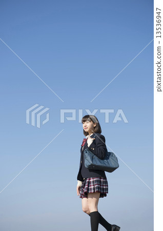 藍天和高中學生 藍天和高中學生 13536947