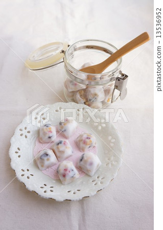 Coconut oil cube 13536952